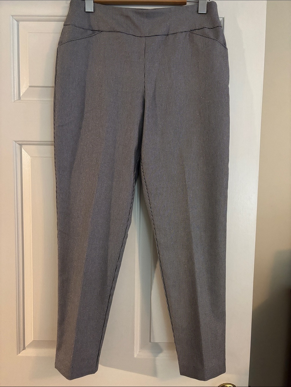 Versona Modern stretch pant with subtle metallic thread- size 10